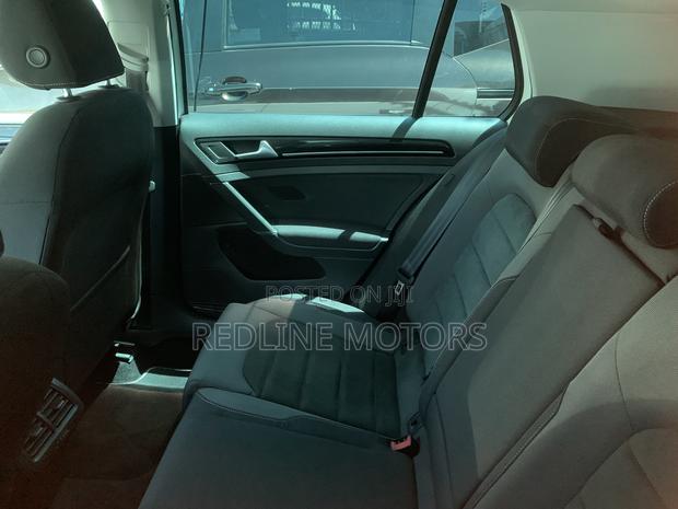 Volkswagen Golf TSI S FWD 2018 Off white