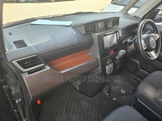 Toyota Roomy 2018 Black