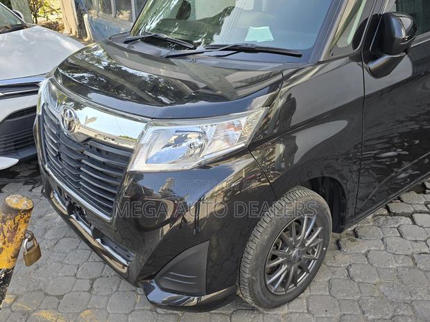 Toyota Roomy 2018 Black