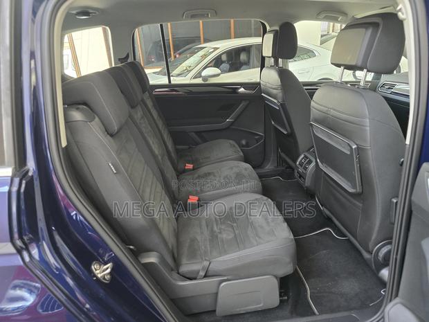 Volkswagen Touran 2018 Blue
