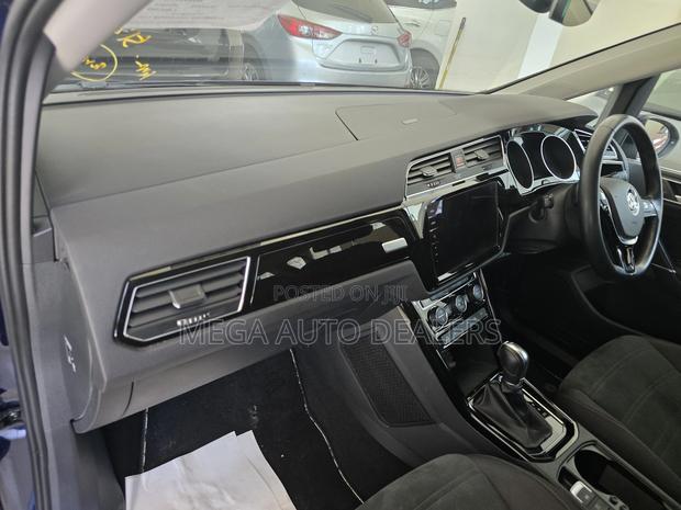 Volkswagen Touran 2018 Blue