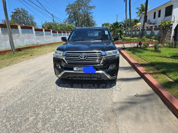 Toyota Land Cruiser 2012 Black