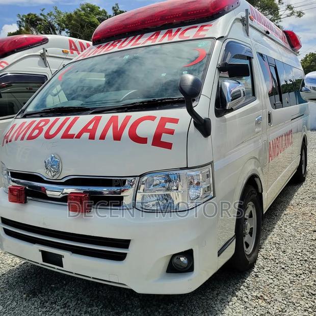 Toyota HiAce 2018 White