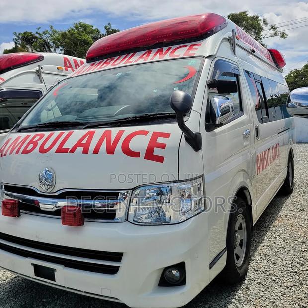 Toyota HiAce 2018 White
