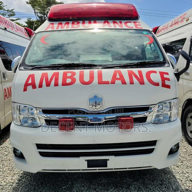 Toyota HiAce 2018 White