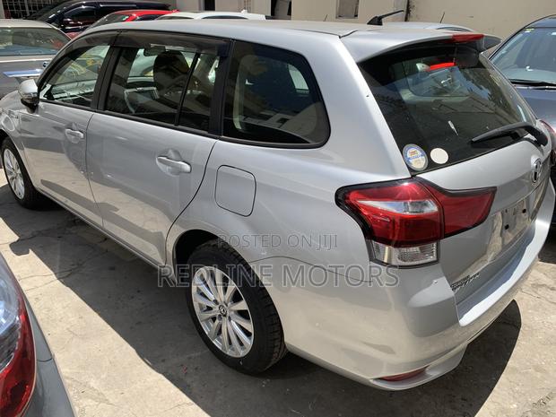 Toyota Corolla Fielder 1.5 Hybrid FWD 2018 Silver