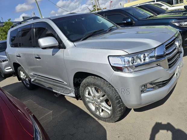 Toyota Land Cruiser 2013 Silver