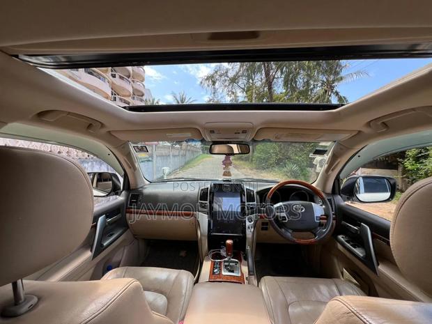 Toyota Land Cruiser 2013