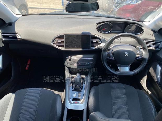 Peugeot 308 2018 Blue