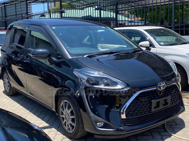 Toyota Sienta 2018 Black