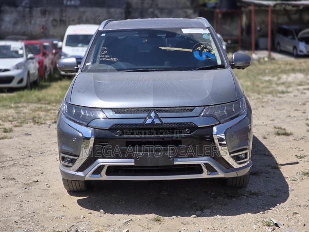 Mitsubishi Outlander 2018 Gray
