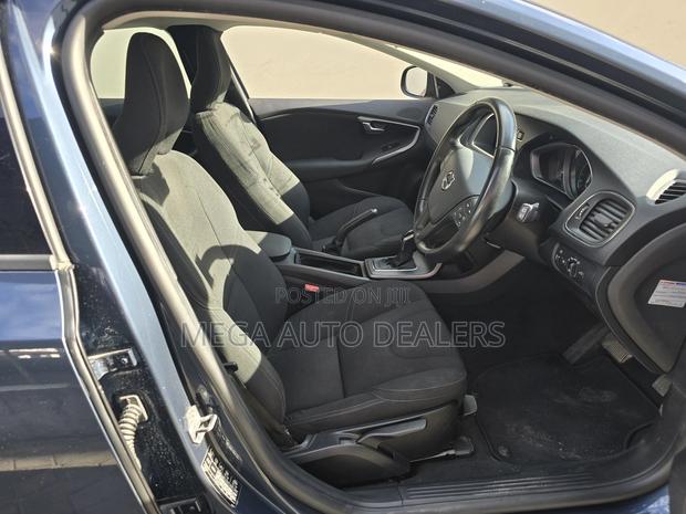 Volvo V40 2018 Blue