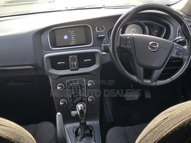 Volvo V40 2018 Blue