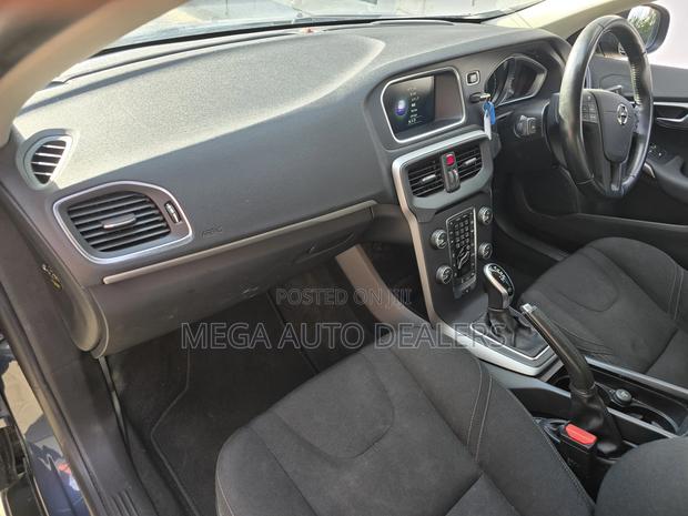 Volvo V40 2018 Blue