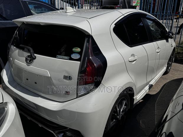 Toyota Aqua 2019 Silver