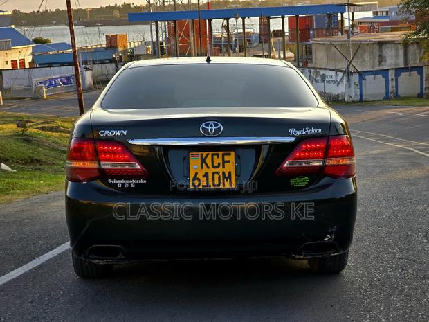 Toyota Crown 2010 Green