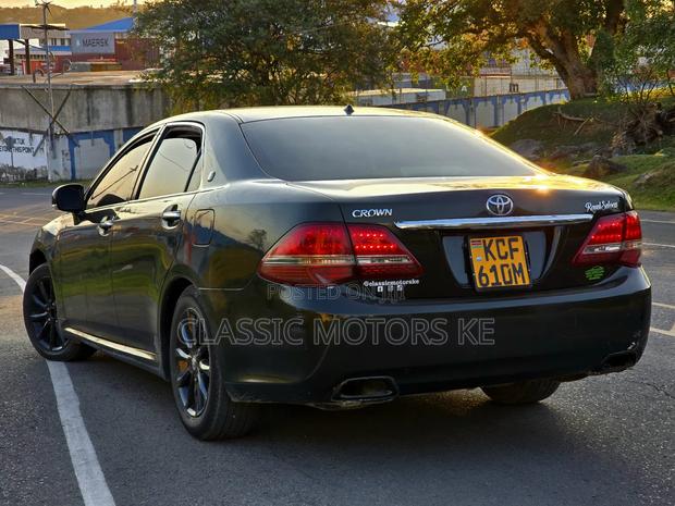 Toyota Crown 2010 Green