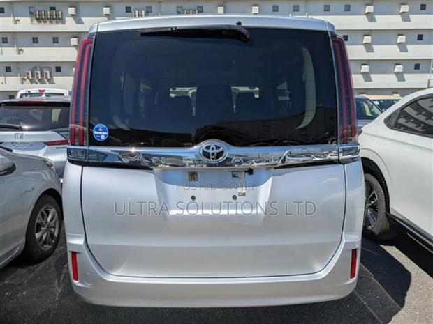 Toyota Noah 2019 Silver
