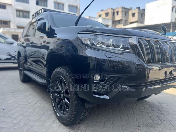 Toyota Land Cruiser Prado 2022 Black