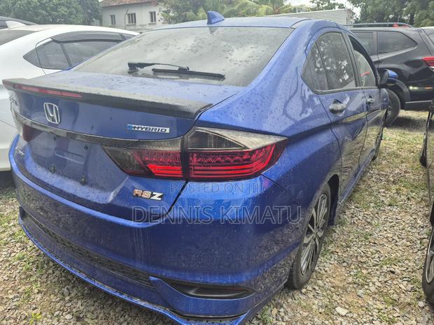 Honda Grace 2018 Blue