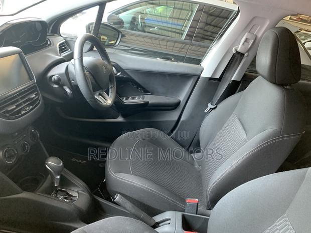 Peugeot 208 2018 White