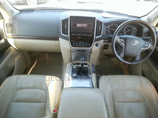 Toyota Land Cruiser 4.6 V8 ZX 2019 White