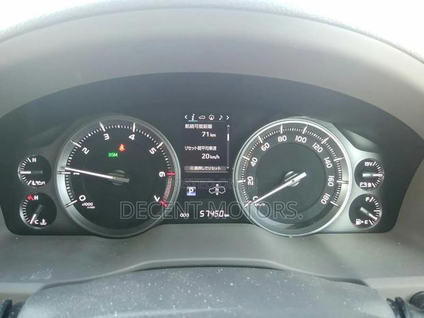 Toyota Land Cruiser 4.6 V8 ZX 2019 White