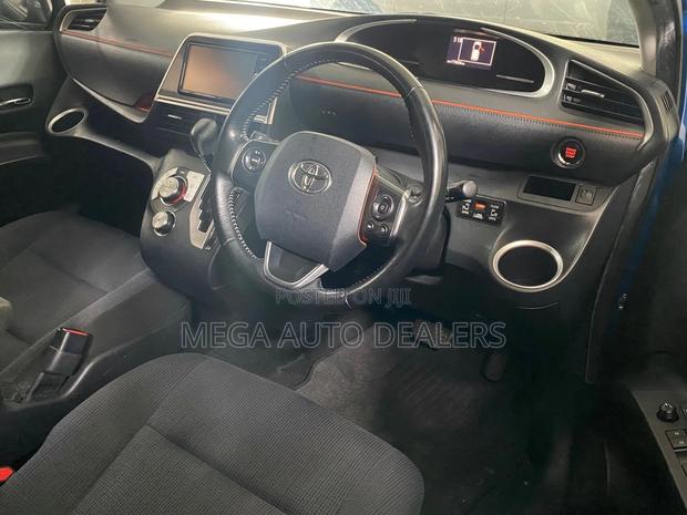 Toyota Sienta 2018 Blue