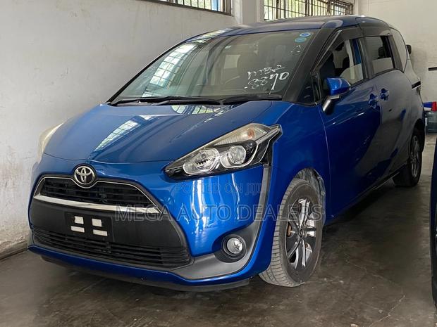 Toyota Sienta 2018 Blue