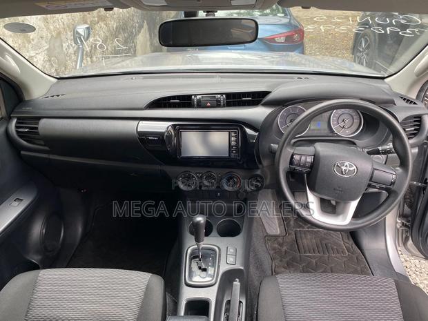 Toyota Hilux 2018 Silver