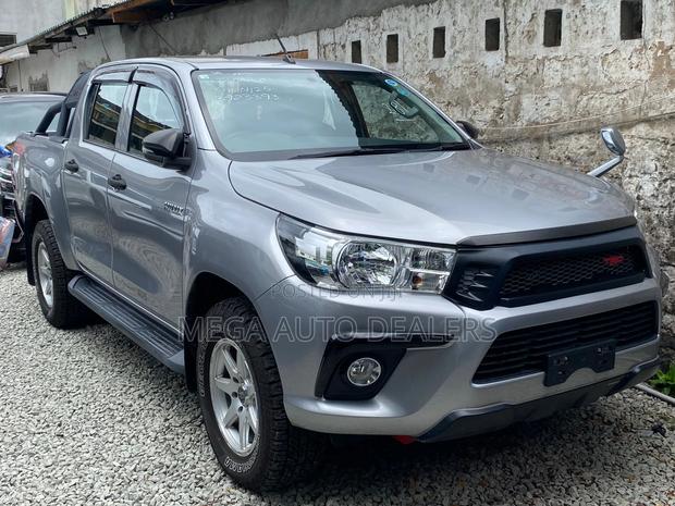 Toyota Hilux 2018 Silver