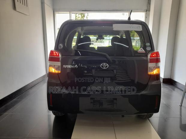 Toyota Spade 1.5 2018 Blue