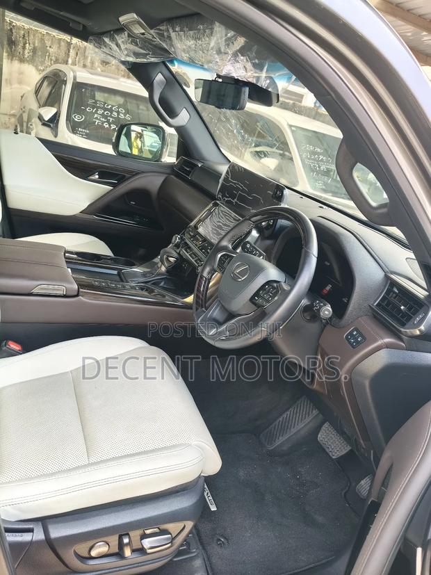Lexus LX 600 2022 Gray