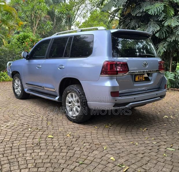 Toyota Land Cruiser 2012 Blue