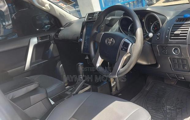 Toyota Land Cruiser Prado 2017 White