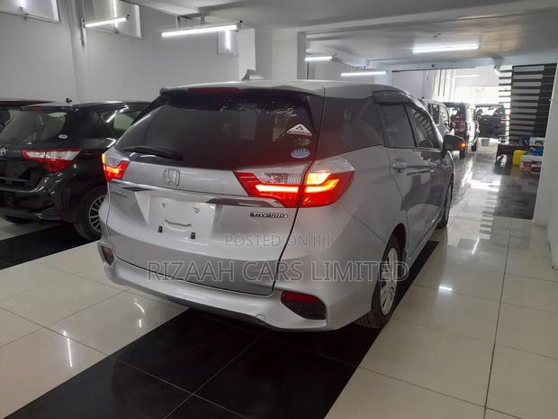 Honda Fit Shuttle 1.5 Hybrid 2WD 2018 Silver
