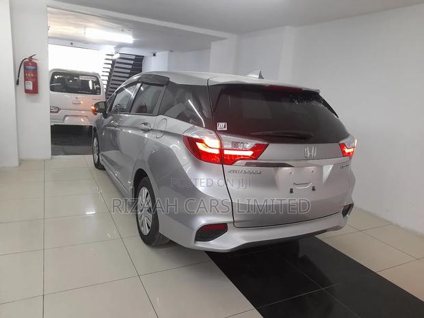 Honda Fit Shuttle 1.5 Hybrid 2WD 2018 Silver