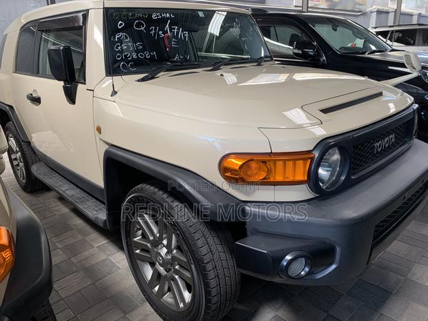 Toyota FJ Cruiser 2018 Beige