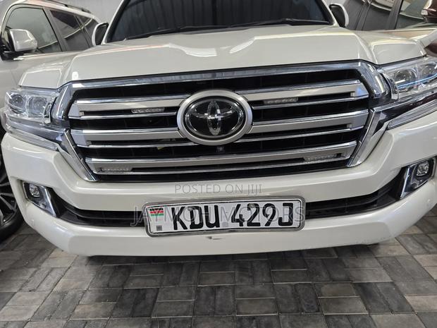Toyota Land Cruiser 2018 White