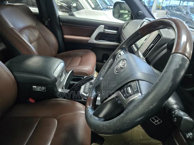 Toyota Land Cruiser 2018 White