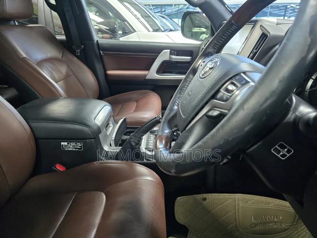 Toyota Land Cruiser 2018 White