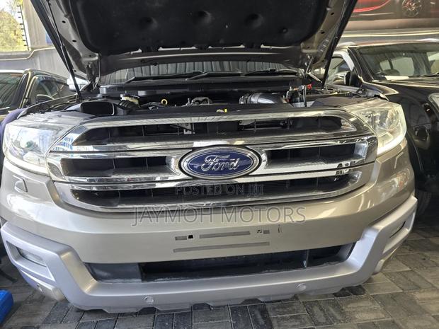 Ford Everest 2018 Gold