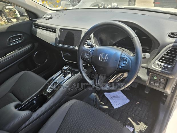 Honda Vezel 2018 White