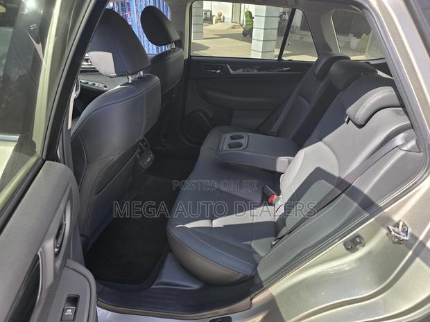 Subaru Outback 2018 Gray