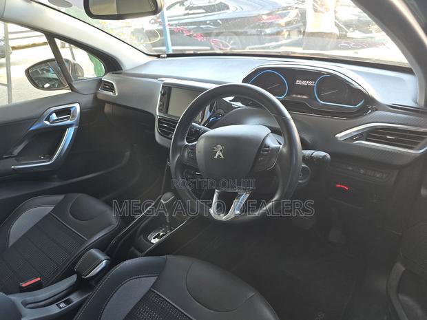 Peugeot 2008 2018 Brown