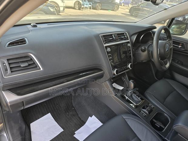 Subaru Outback 2018 Gray