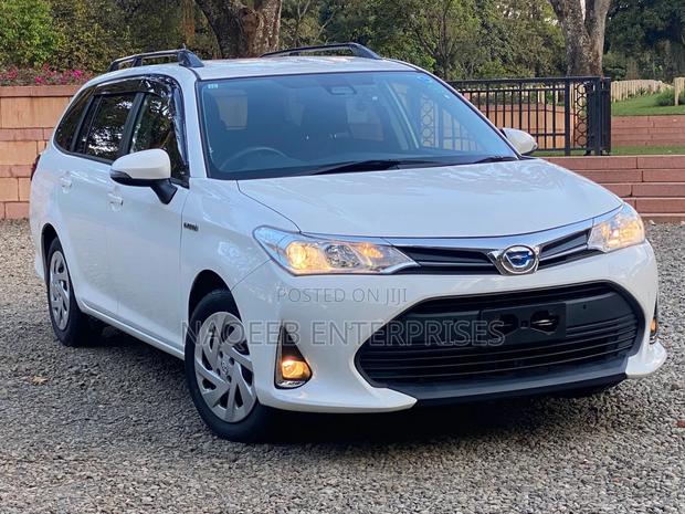 Toyota Corolla Fielder 1.5 Hybrid FWD 2019 White