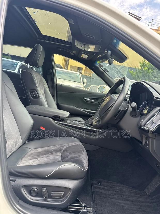 Toyota Crown 2019 White