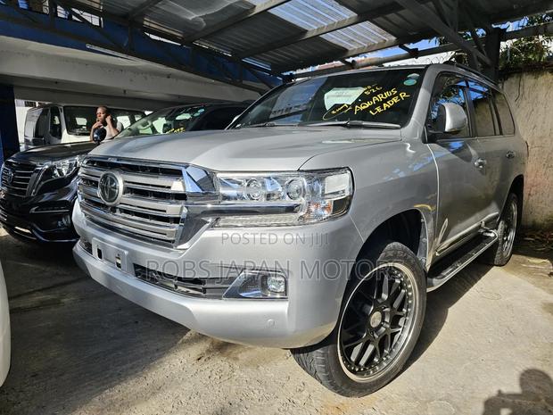 Toyota Land Cruiser 4.6 V8 ZX 2017 Gray