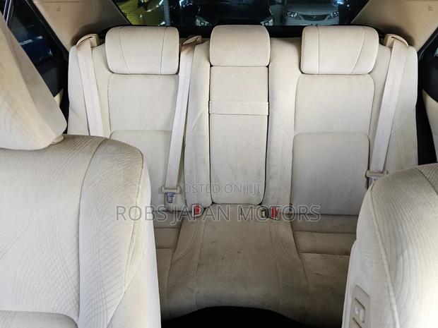 Toyota Crown 2018 Silver